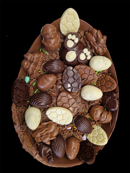 Paasei gevuld met paaschocolade