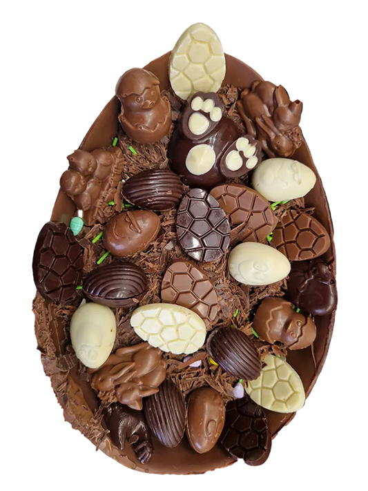 Paasei gevuld met paaschocolade